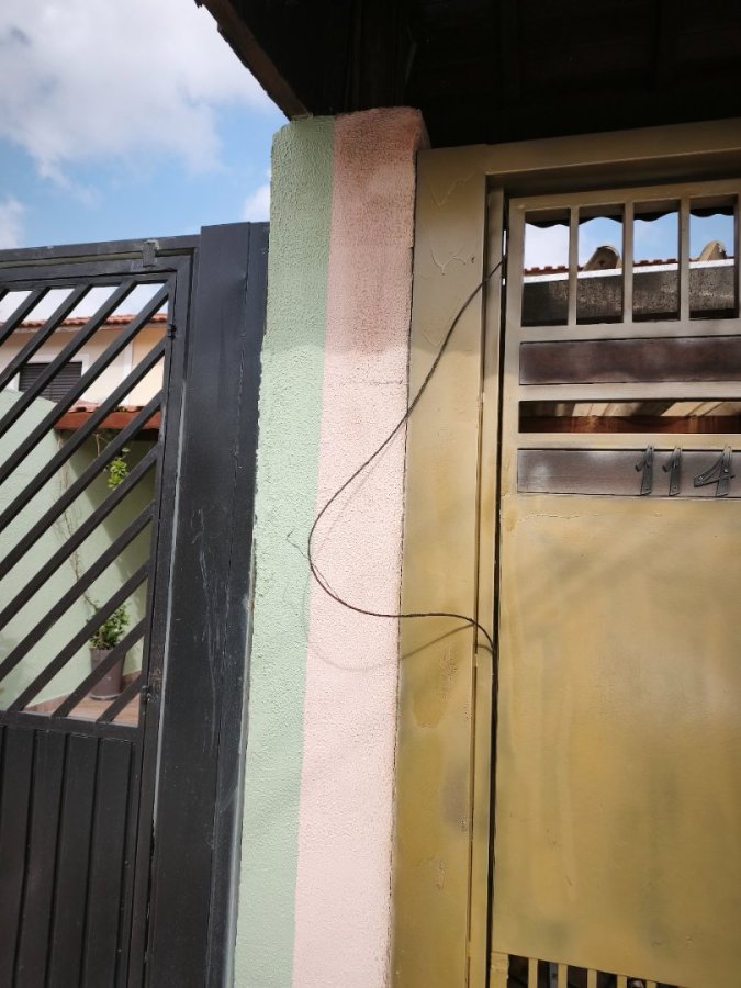 Muitas vezes é visivel a quebra do cabo de aço